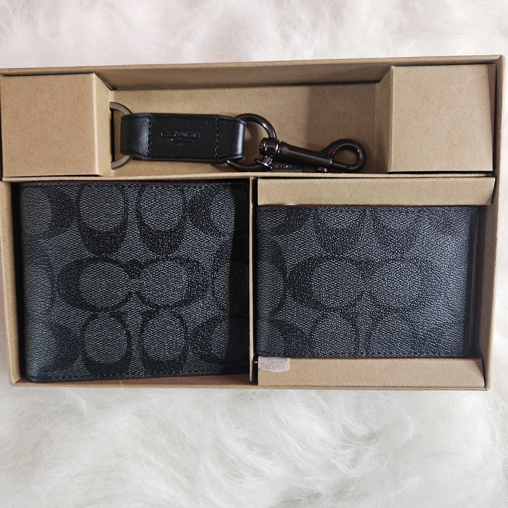 NWOT Coach Boxed 3 in 1 Wallet Gift Set in Signature Canvas
